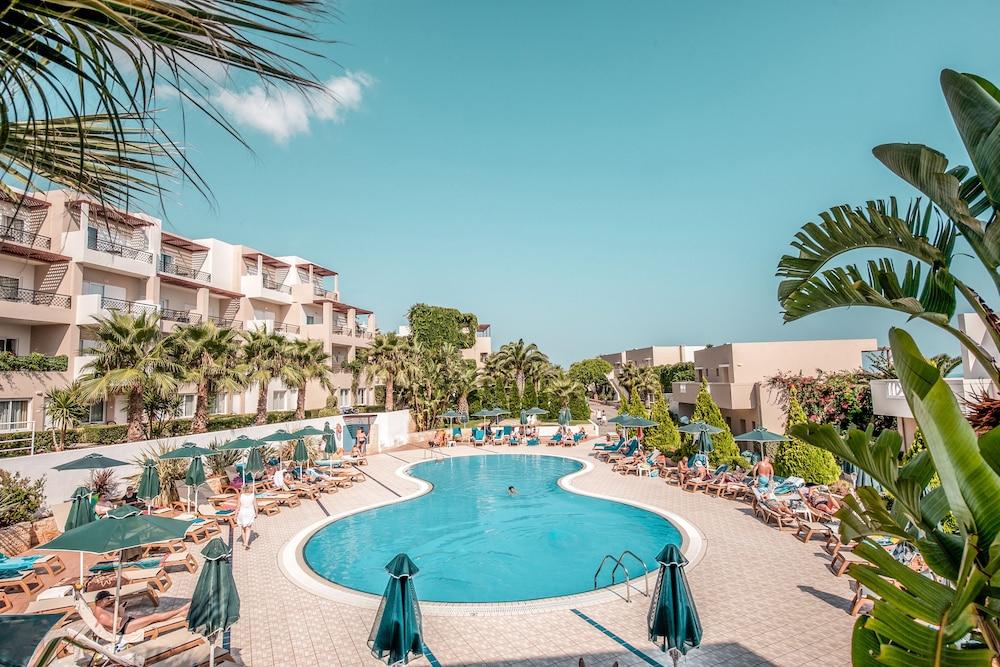 Grand Hotel Holiday Resort Hersonissos  Exterior foto